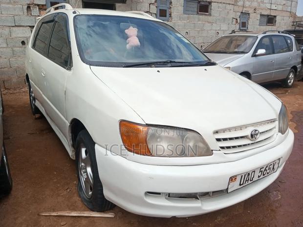 Toyota Ipsum 1999 Off white