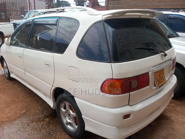 Toyota Ipsum 1999 Off white