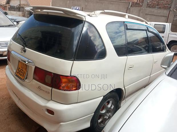 Toyota Ipsum 1999 Off white