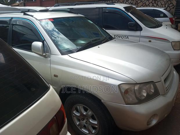 Toyota Kluger 2004 Ivory