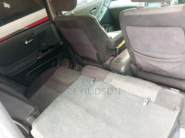 Toyota Kluger 2004 Ivory