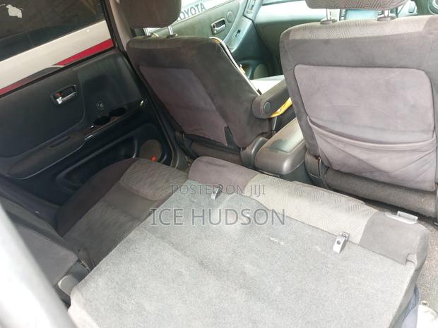 Toyota Kluger 2004 Ivory