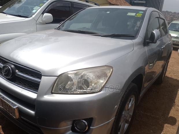 Toyota RAV4 2010 Silver