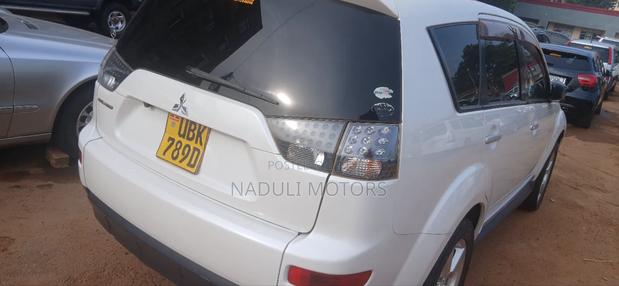 Mitsubishi Outlander 2010 White