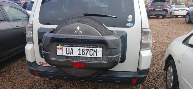 Mitsubishi Pajero 3.0 2011 White