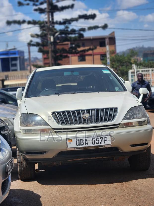Toyota Harrier 2.2 16V 2002 White
