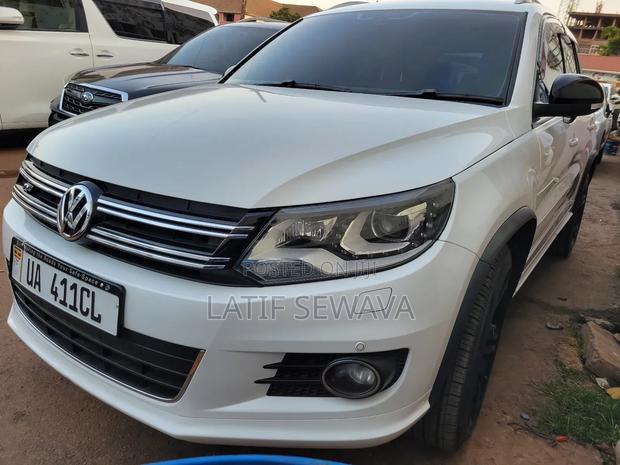 Volkswagen Tiguan R-Line 4Motion 4dr SUV AWD (2.0L 4cyl Turbo 6A) 2014