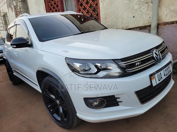 Volkswagen Tiguan R-Line 4Motion 4dr SUV AWD (2.0L 4cyl Turbo 6A) 2014