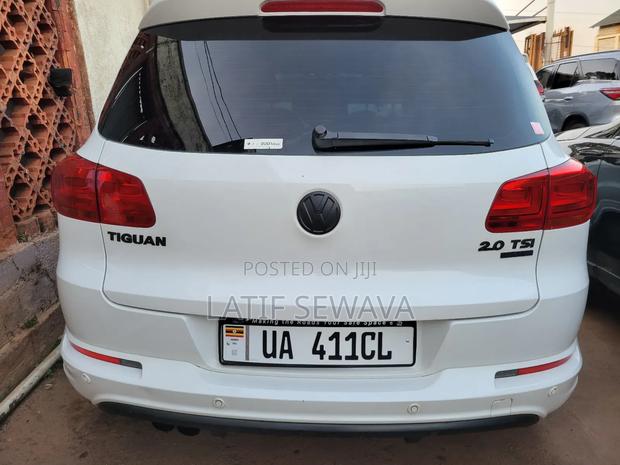 Volkswagen Tiguan R-Line 4Motion 4dr SUV AWD (2.0L 4cyl Turbo 6A) 2014