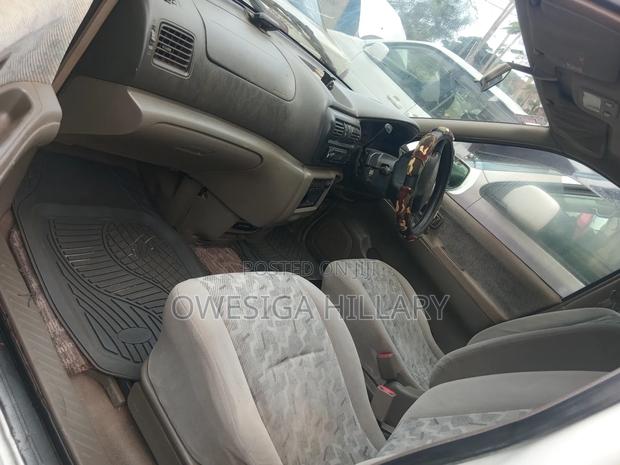 Nissan Rasheen 2000 White