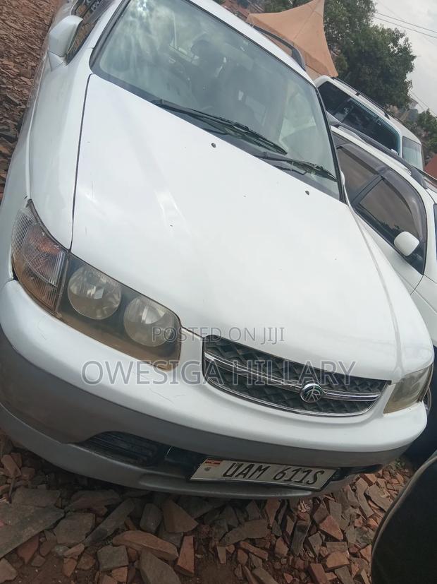 Nissan Rasheen 2000 White