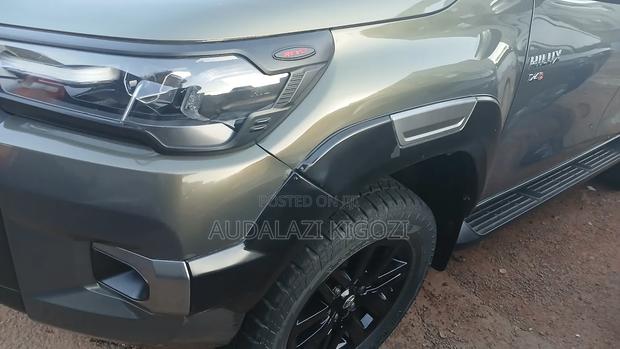 Toyota Hilux 2018 Gray