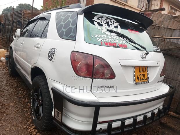 Toyota Harrier 2000 Off white