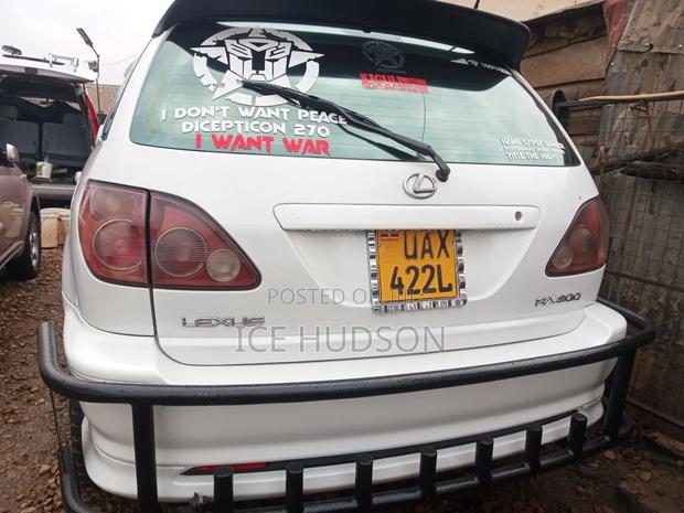 Toyota Harrier 2000 Off white