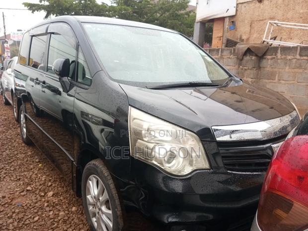 Toyota Noah 2011 Burgundy