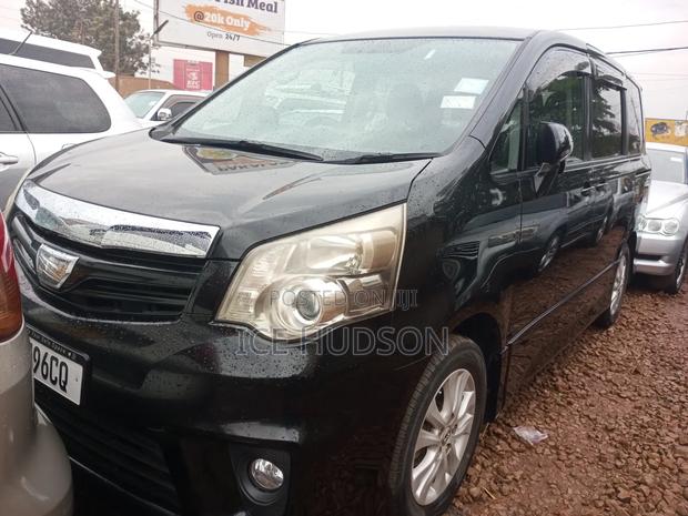 Toyota Noah 2011 Burgundy