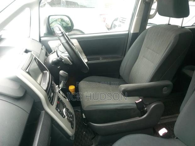 Toyota Noah 2011 Burgundy