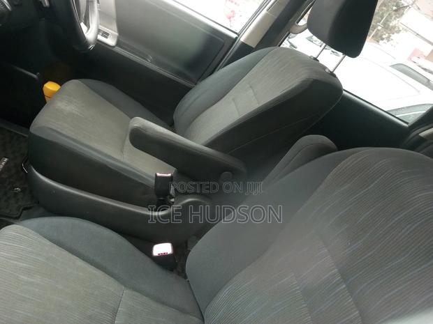 Toyota Noah 2011 Burgundy
