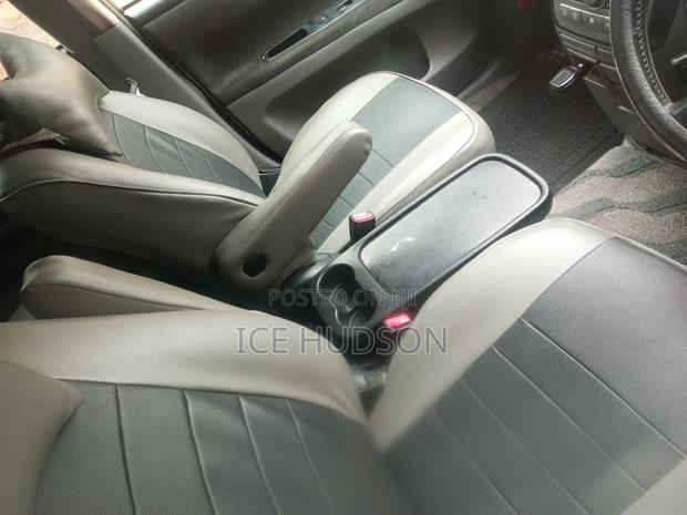 Toyota Ipsum 2005 White