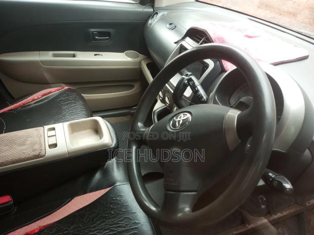 Toyota Ipsum 2005 White