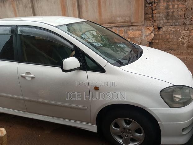 Toyota Ipsum 2005 White