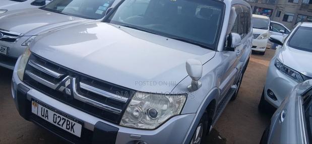 Mitsubishi Pajero 3.0 2011 Silver