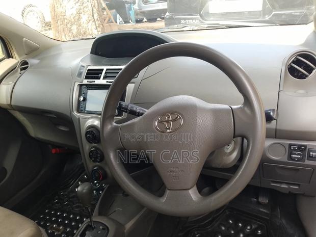 Toyota Vitz 2007 Silver