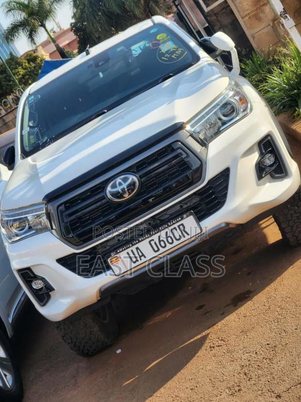 Toyota Hilux 2020 White