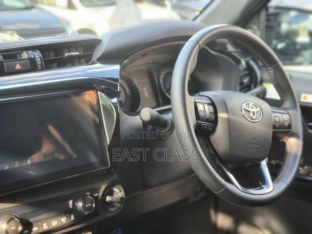 Toyota Hilux 2020 White