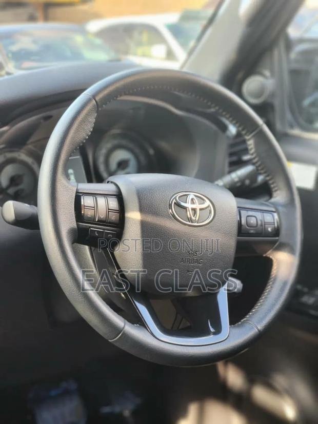 Toyota Hilux 2020 White