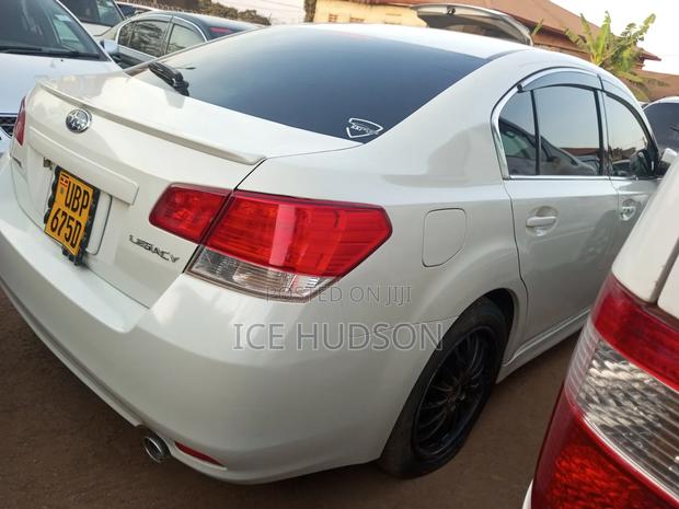 Subaru Legacy 2009 White