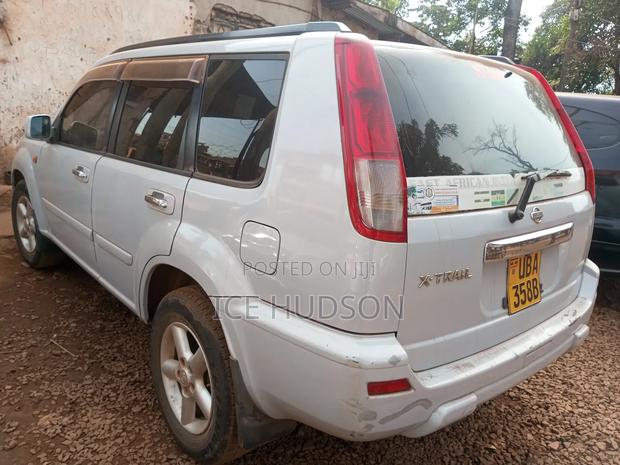 Nissan X-Trail 2002 Gray