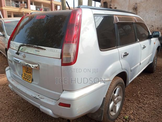 Nissan X-Trail 2002 Gray