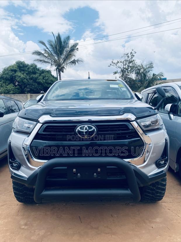 Toyota Hilux 2020 Gray