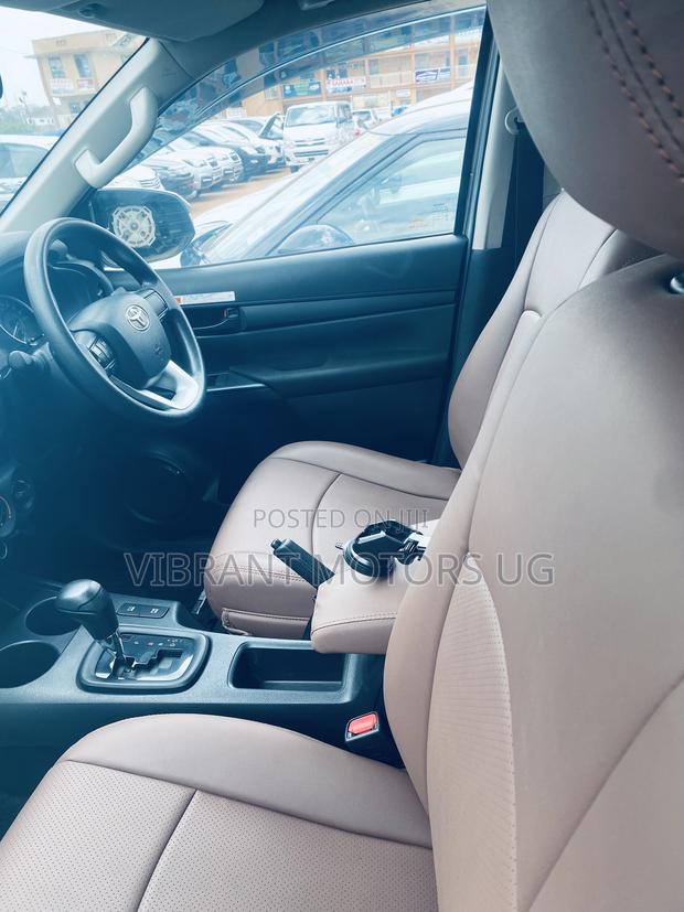 Toyota Hilux 2020 Gray