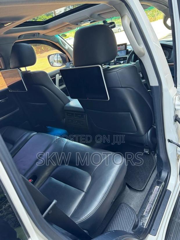 Toyota Land Cruiser 2017 White
