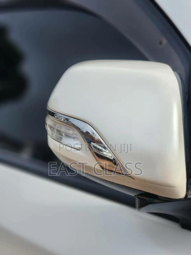 Toyota Land Cruiser 2010 White