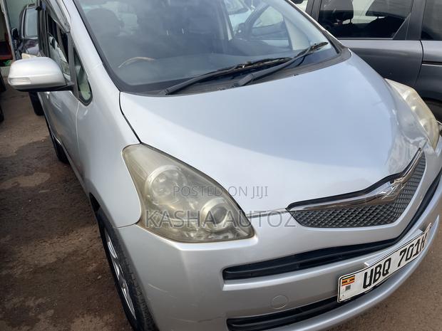 Toyota Ractis 2010 Silver