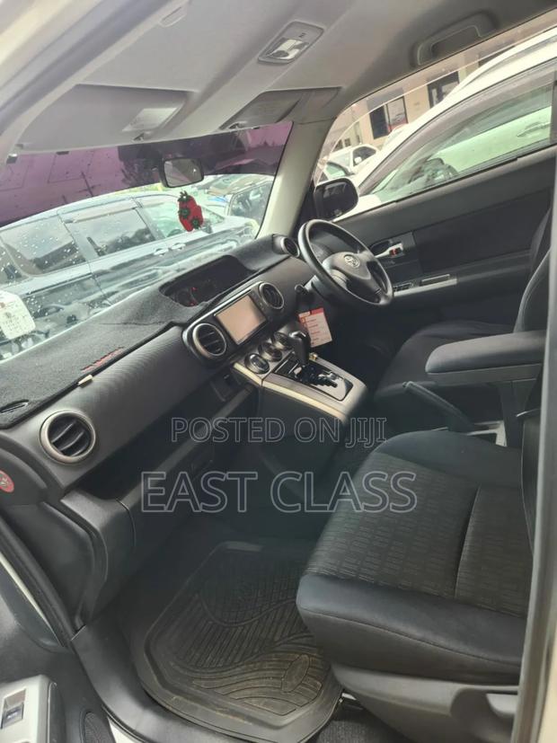 Toyota Corolla Rumion Hatchback 1.5 FWD 2012 White
