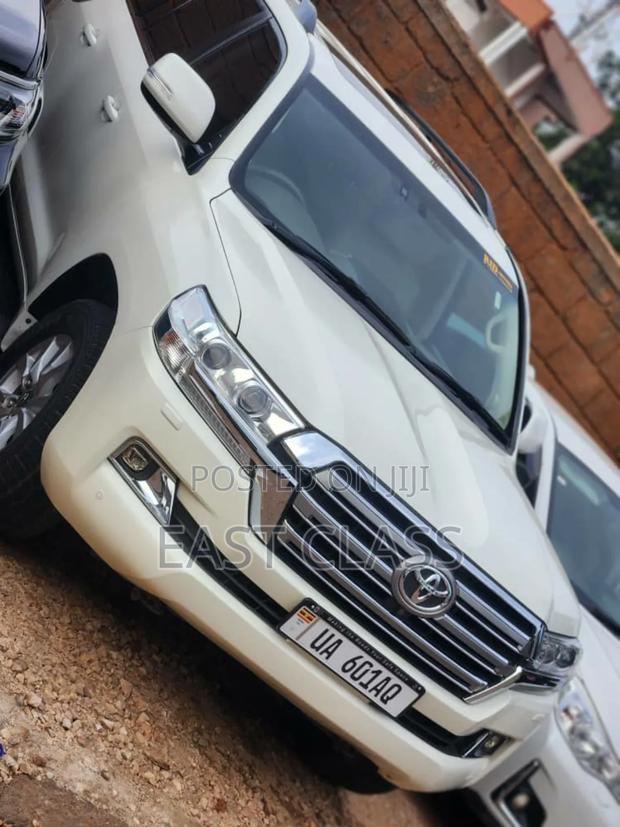 Toyota Land Cruiser 2019 White