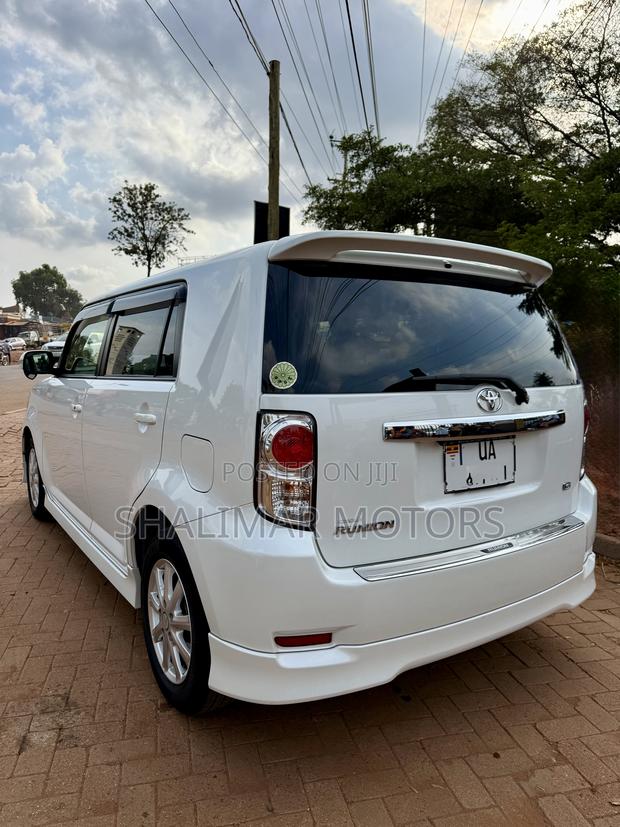 Toyota Corolla Rumion Hatchback 1.5 FWD 2012 White