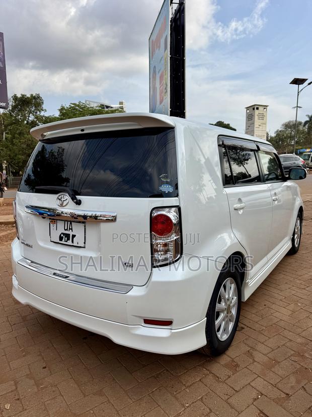 Toyota Corolla Rumion Hatchback 1.5 FWD 2012 White