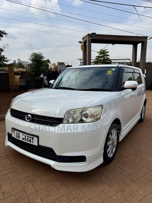 Toyota Corolla Rumion Hatchback 1.5 FWD 2012 White
