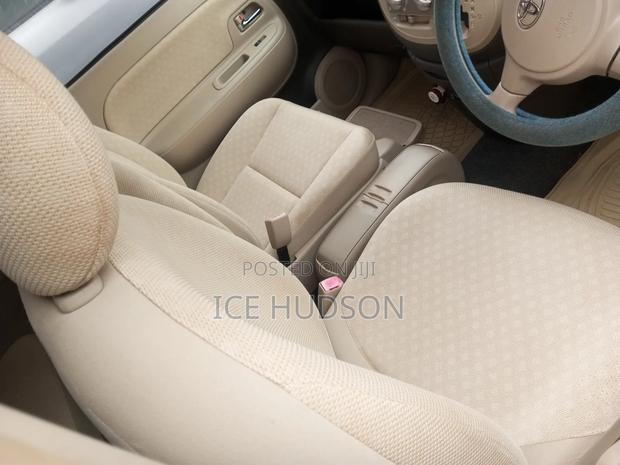 Toyota Sienta 2010 Ivory