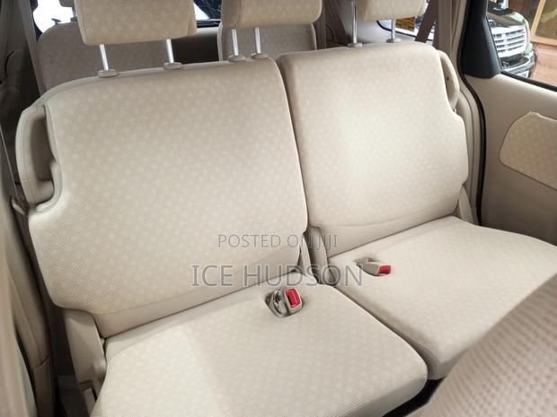 Toyota Sienta 2009 Ivory