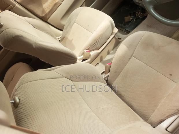 Toyota Ipsum 2000 Beige