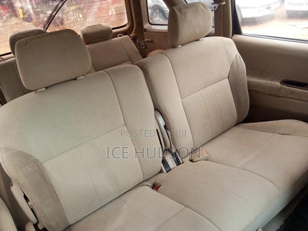Toyota Ipsum 2000 Beige
