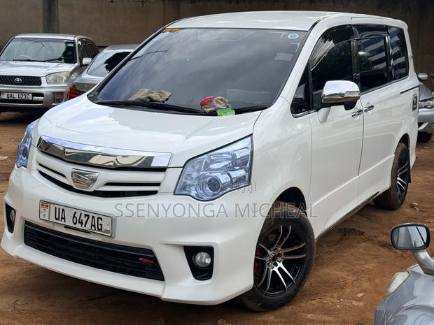 Toyota Noah 2011 White