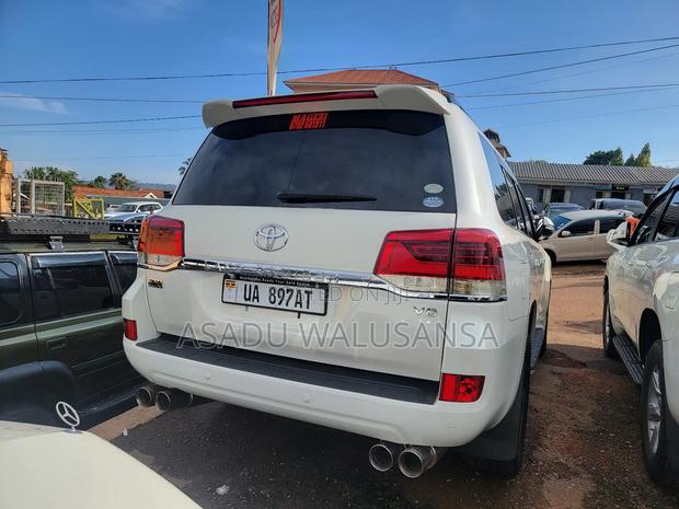 Toyota Land Cruiser 2014 White