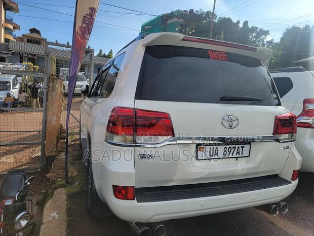 Toyota Land Cruiser 2014 White